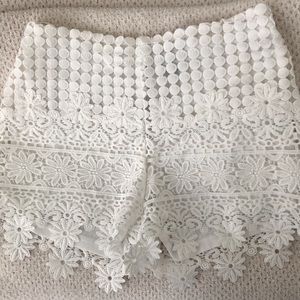 Crochet lace white shorts - Medium
